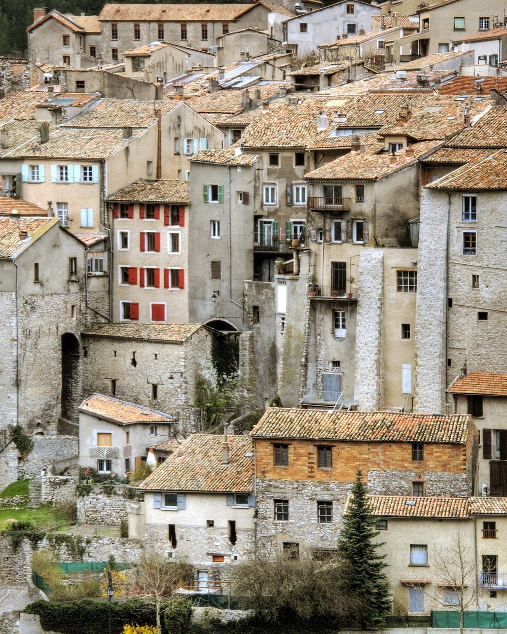 La vieille ville de Sisteron, où se tient le marché du samedi